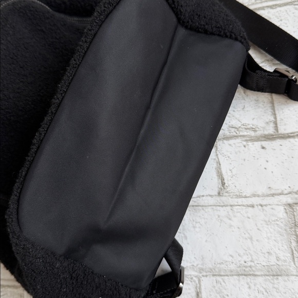 Lululemon Sherpa Backpack - Picture 12 of 16